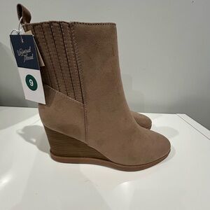 Universal Thread Women's Tan Wedge Boots